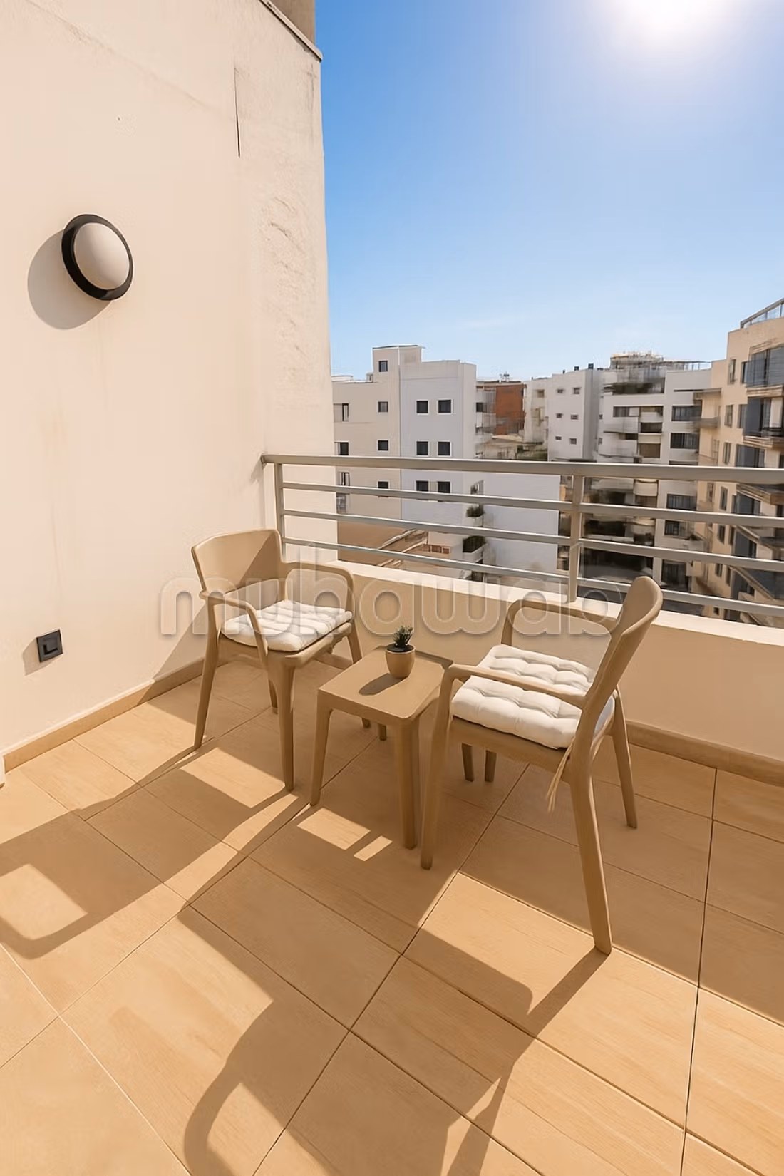 Monolocale Arredato con Balcone - Beausejour