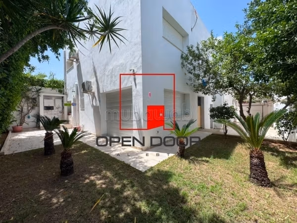 À louer – villa richement meublée à La Marsa