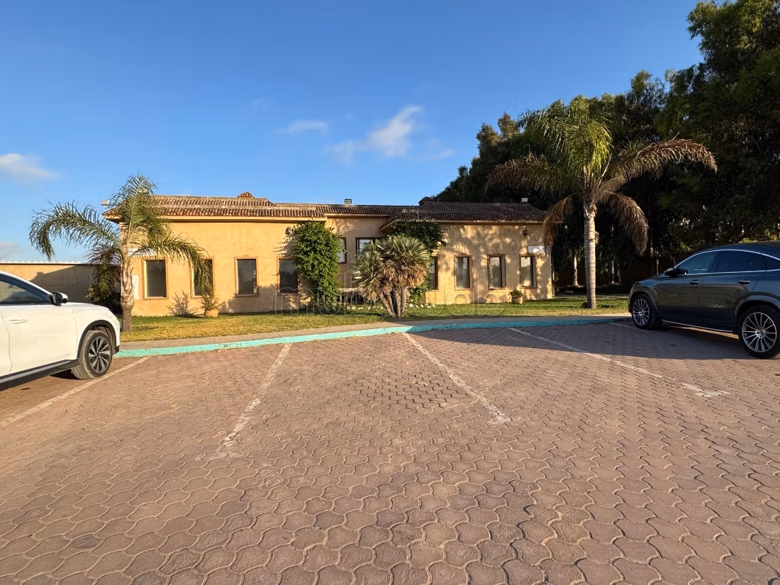 Hôtel a vendre sur la route nationale proche de Bouskoura,
Nouacer, Casablanca Superficie 10150 m²