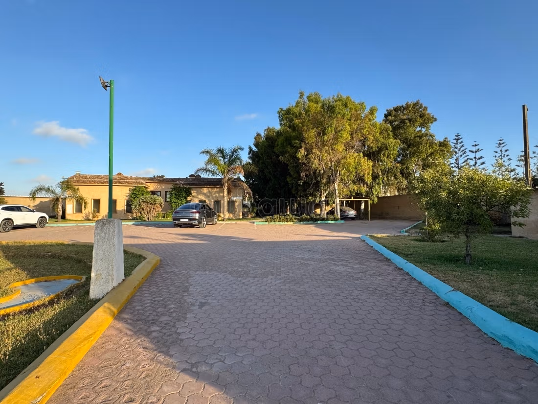 Hôtel a vendre sur la route nationale proche de Bouskoura,
Nouacer, Casablanca Superficie 10150 m²