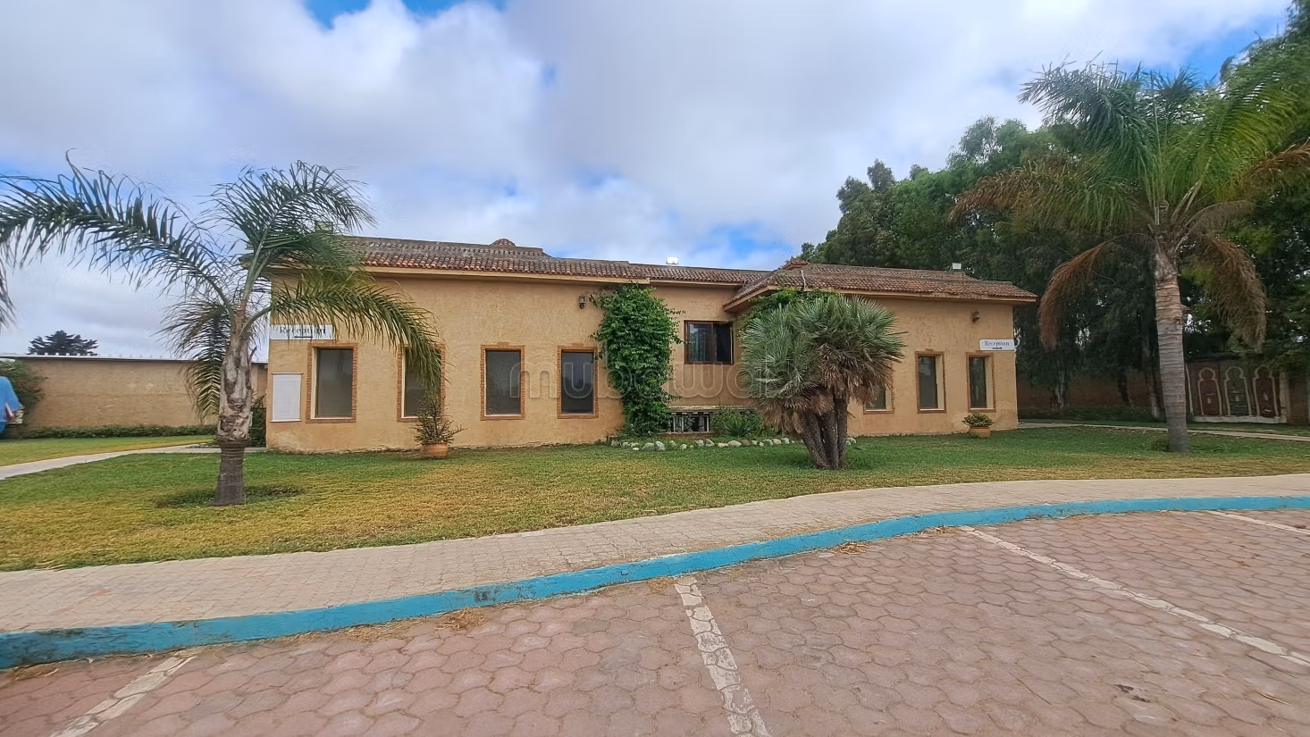 Hôtel a vendre sur la route nationale proche de Bouskoura,
Nouacer, Casablanca Superficie 10150 m²