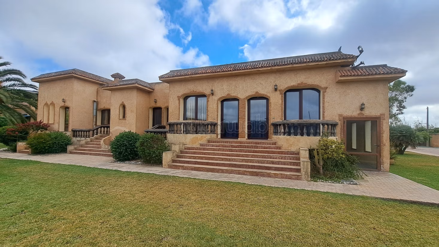 Hôtel a vendre sur la route nationale proche de Bouskoura,
Nouacer, Casablanca Superficie 10150 m²