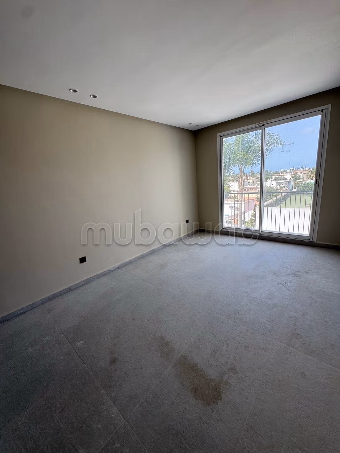 Appartement à vendre à Oasis. Superficie 40 m². Chauffage central et porte blindée · photo 1