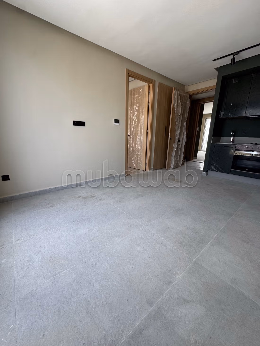 Appartement à vendre à Oasis.
Superficie 40 m².
Chauffage central et porte blindée — 5