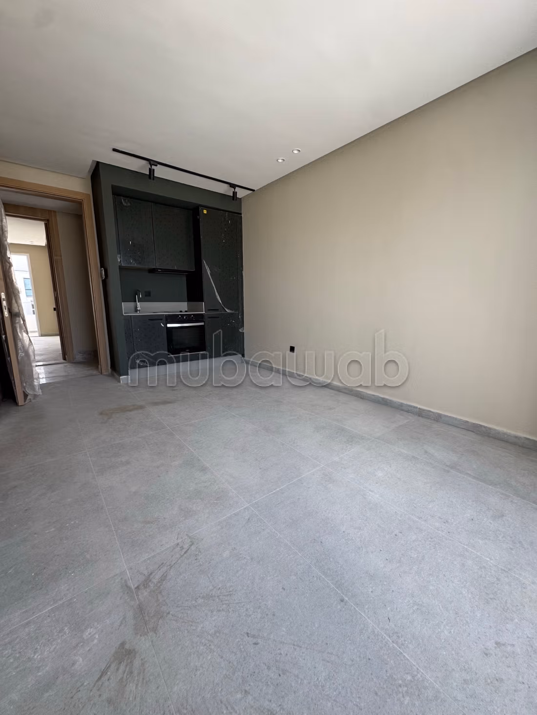 Appartement à vendre à Oasis.
Superficie 40 m².
Chauffage central et porte blindée — 6