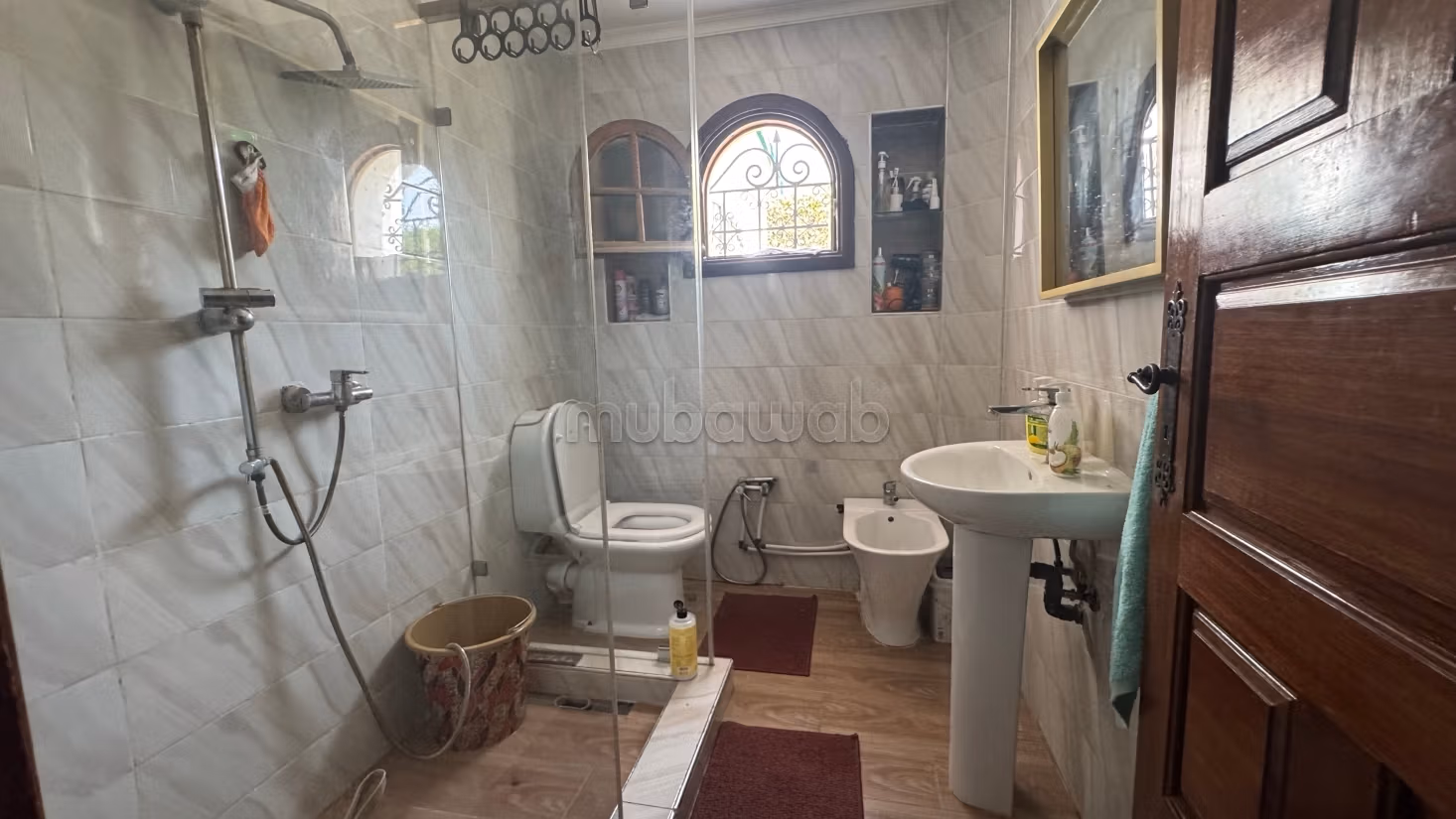 Villa di alta classe in vendita a California. 4 grandi stanze. Tutti i comfort con piscina e camino