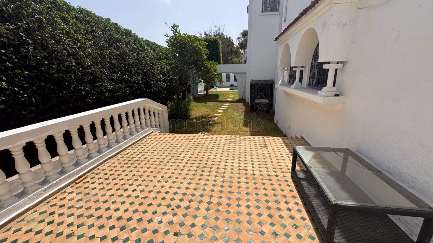 Villa di alta classe in vendita a California. 4 grandi stanze. Tutti i comfort con piscina e camino