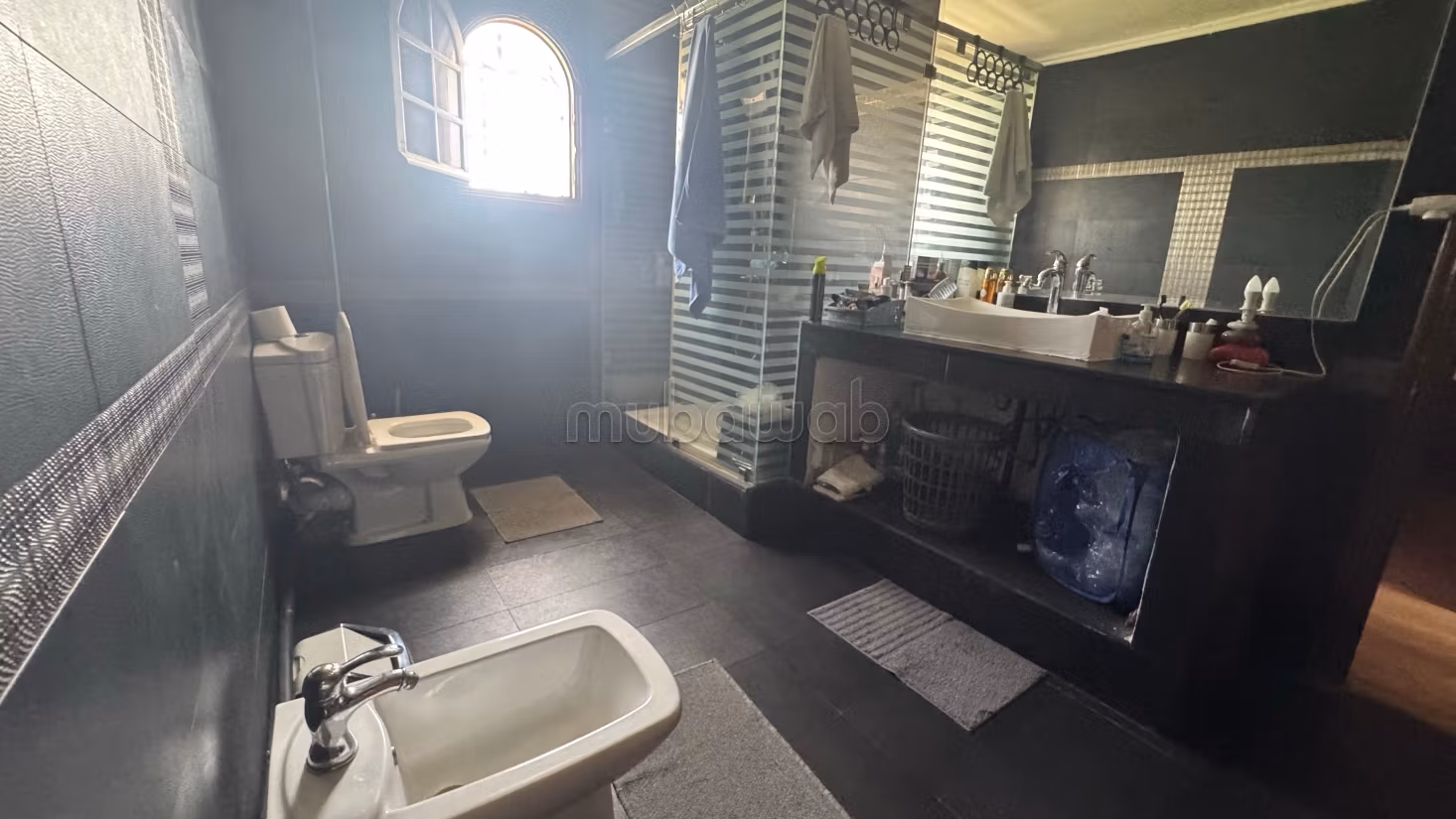 Villa di alta classe in vendita a California. 4 grandi stanze. Tutti i comfort con piscina e camino