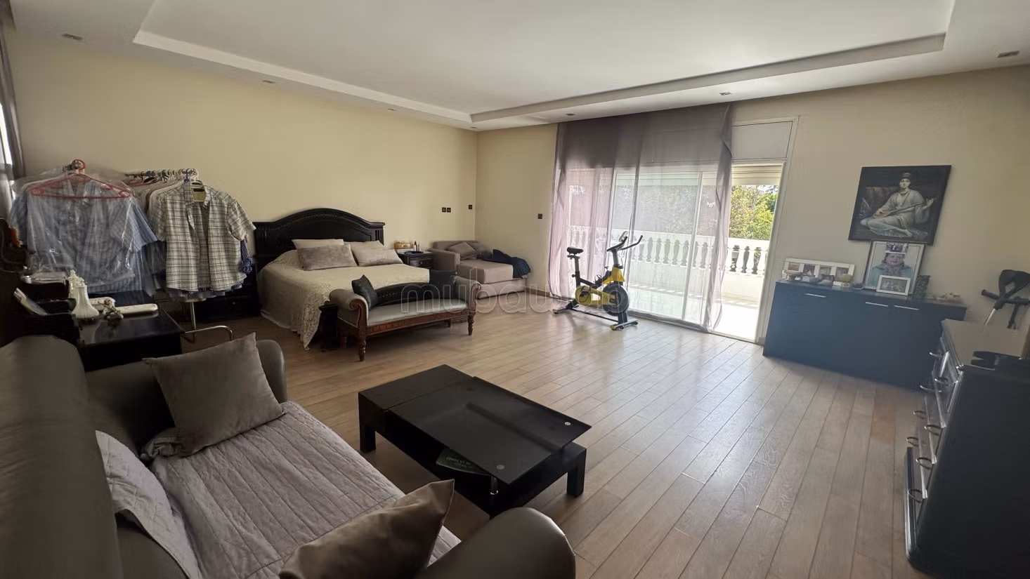 Villa di alta classe in vendita a California. 4 grandi stanze. Tutti i comfort con piscina e camino