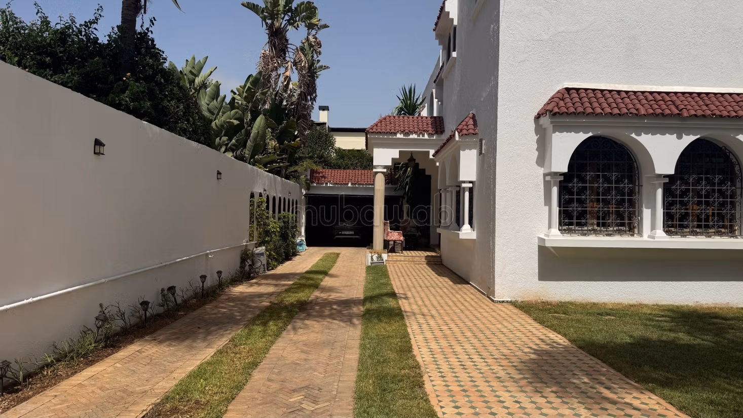 Villa di alta classe in vendita a California. 4 grandi stanze. Tutti i comfort con piscina e camino