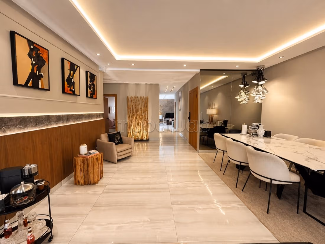 Triangle d'Or/Appartement d'exception 208m² rénové — 2