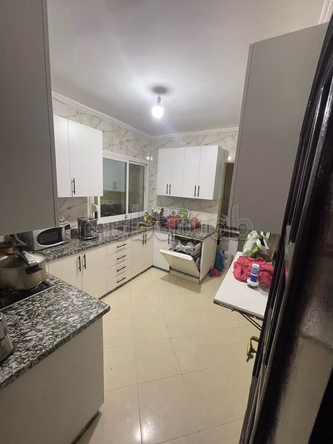 Appartement à vendre à côté Aswak Assalam 
Surface de 107 m².
Bien meublé