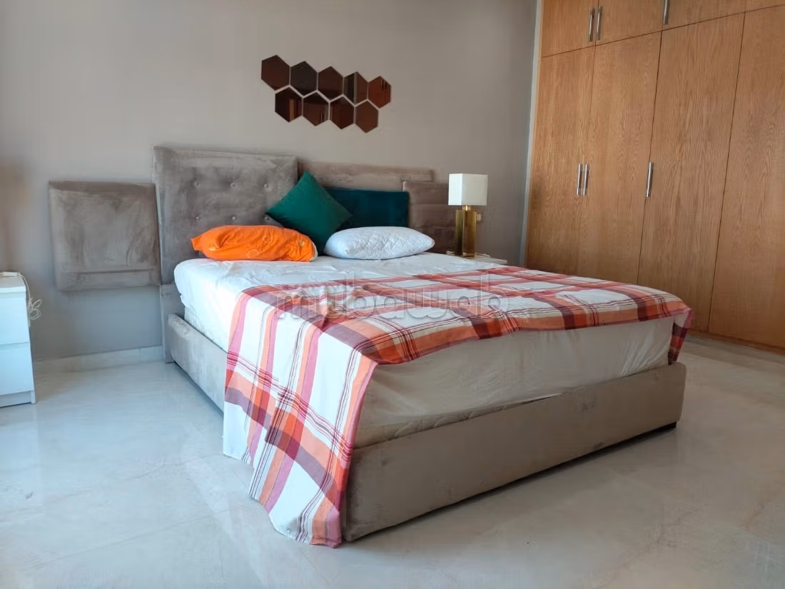 Magnifica villa in affitto a Harhoura. 7 camere confortevoli. Arredata