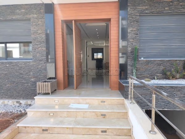 Magnifica villa in affitto a Harhoura. 7 camere confortevoli. Arredata