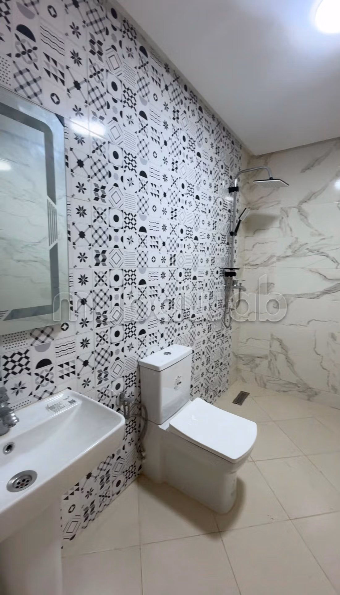 Vente d'un appartement à Bassatine. Surface totale 127 m². Porte sécurisée