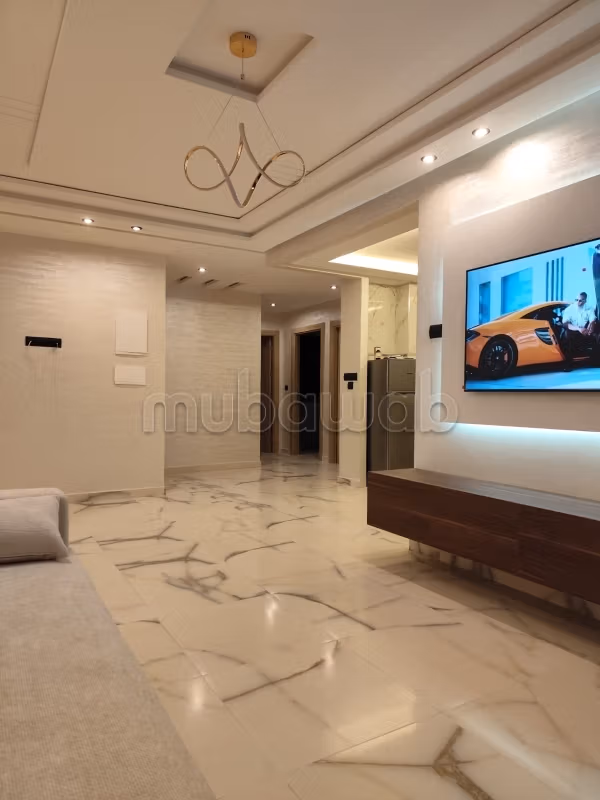 Très bel appartement en location à Hay Hassani. 
4 pièces confortables. 
Bien meublé