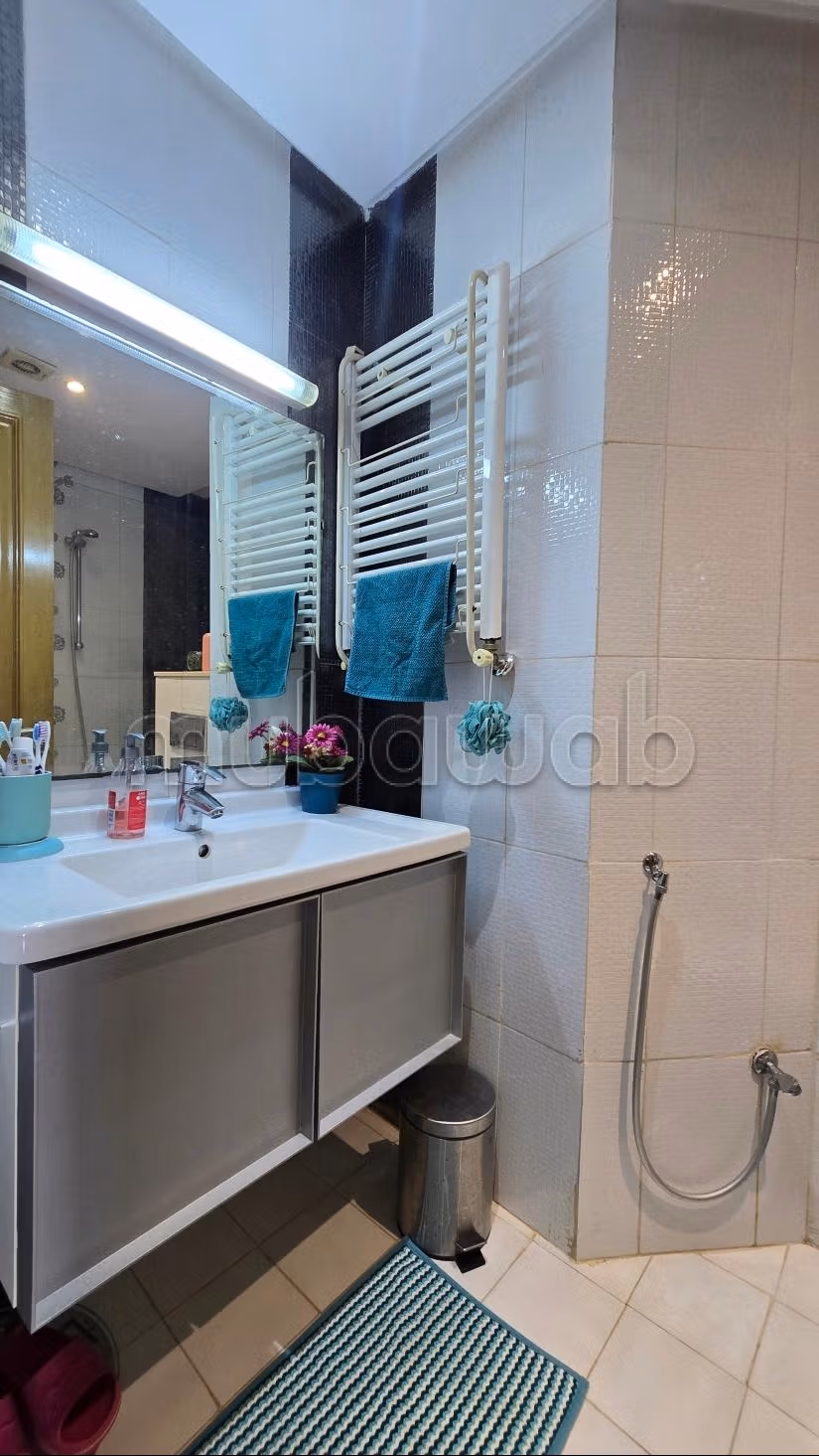 Bel appartement en location à Cité El Khalil. Surface totale 100 m². Meublé