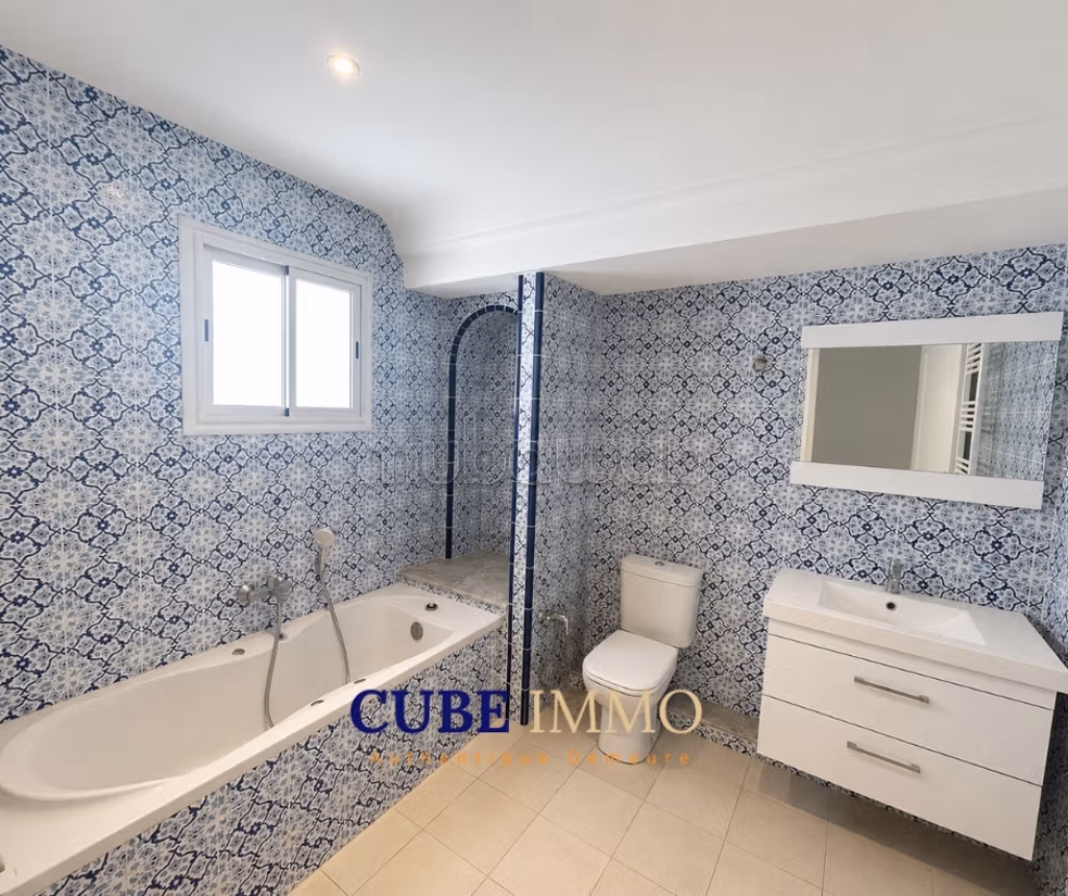 S3 with Tunisian Arab charm in La Marsa