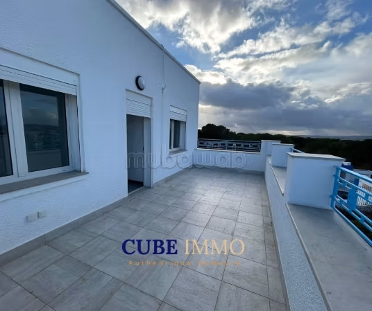 S3 avec terrasse et vue mer à La Marsa