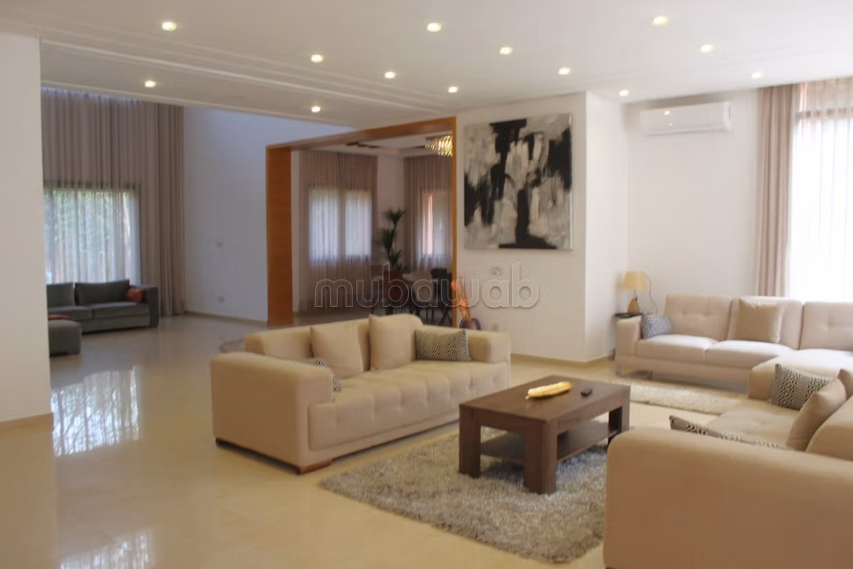 Spacious villa for rent empty