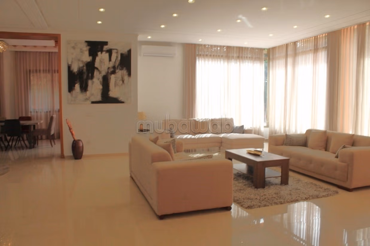 Spacious villa for rent empty
