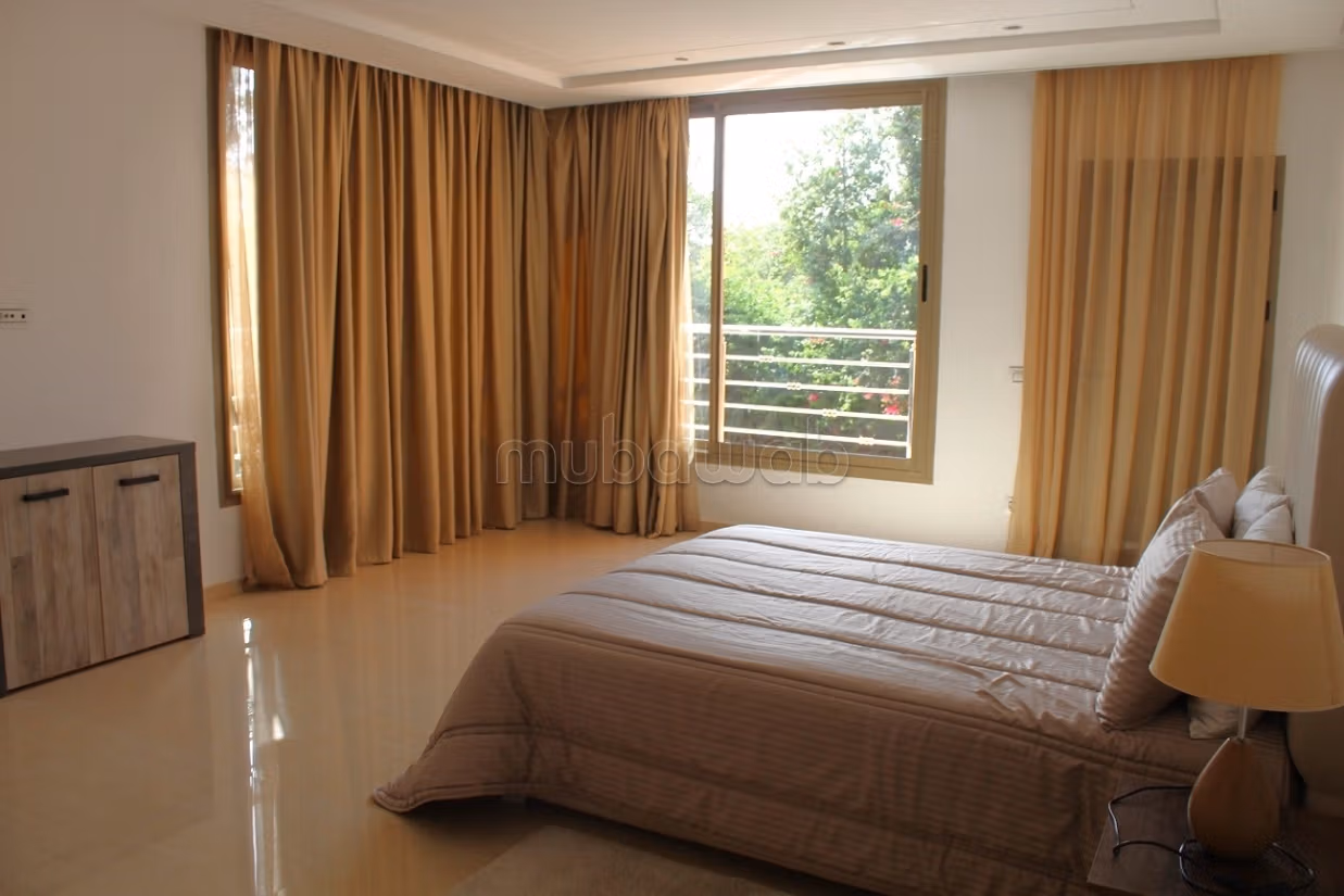Spacious villa for rent empty