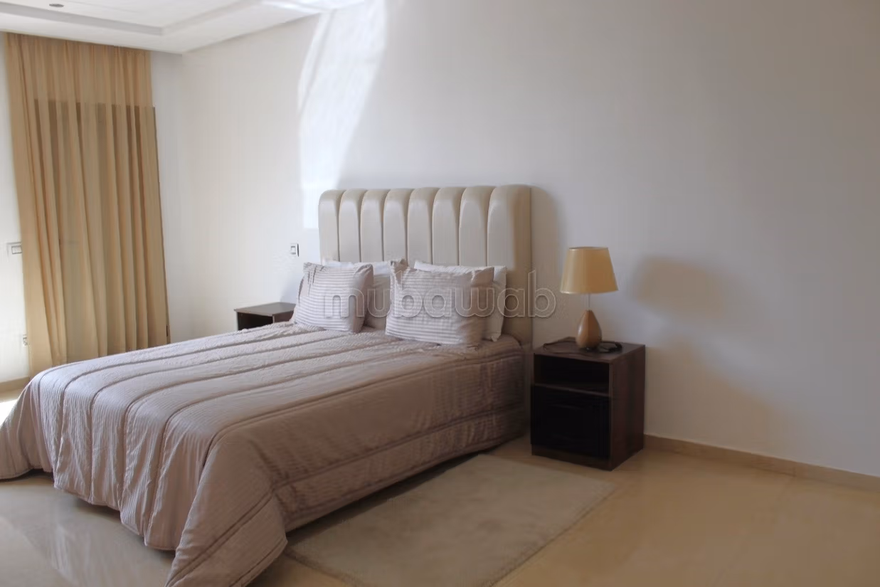 Spacious villa for rent empty