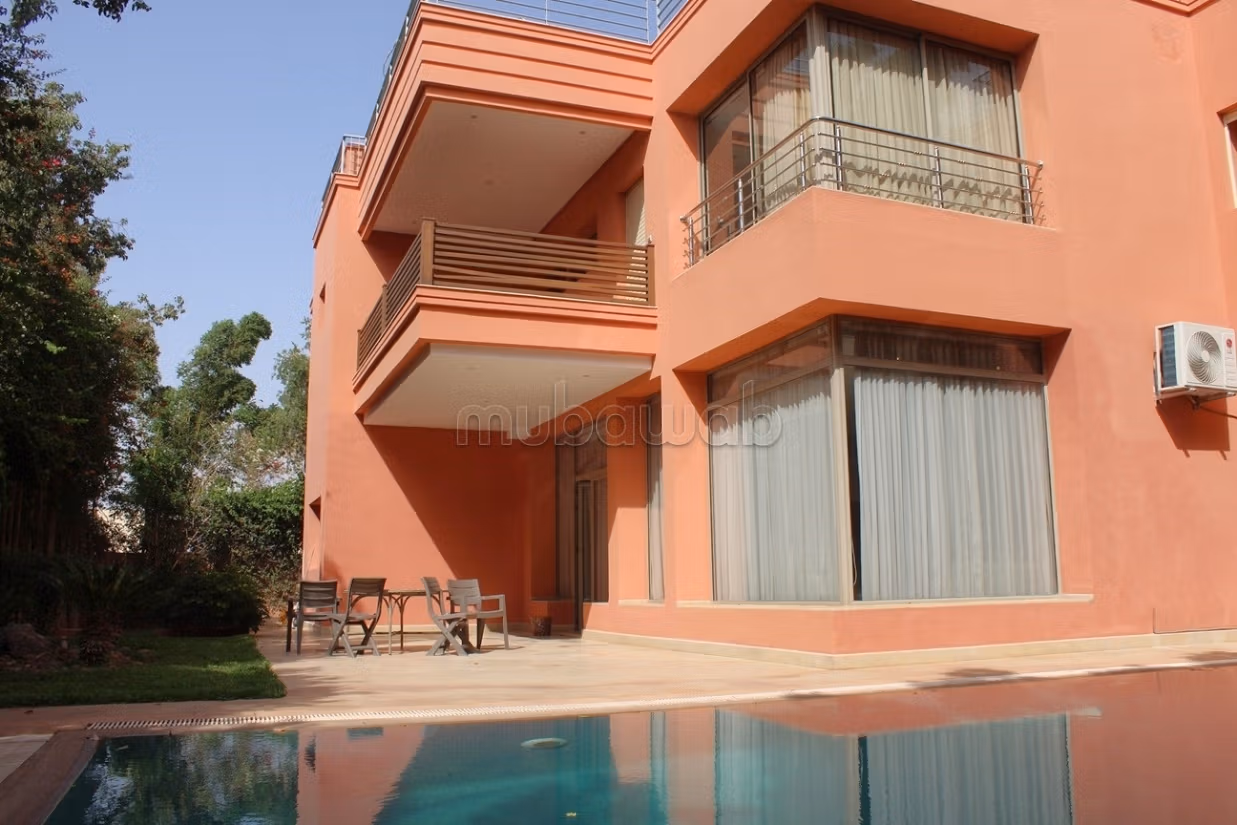 Spacious villa for rent empty