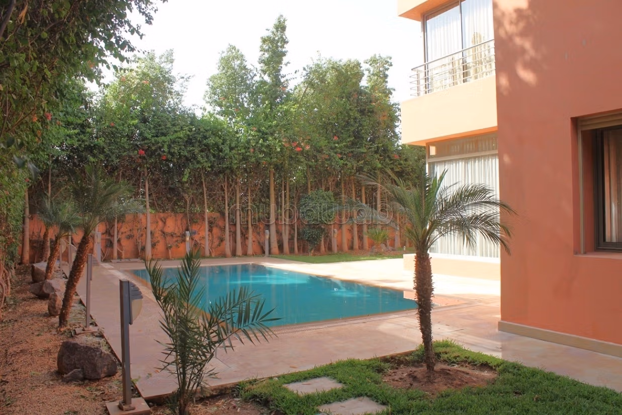 Spacious villa for rent empty