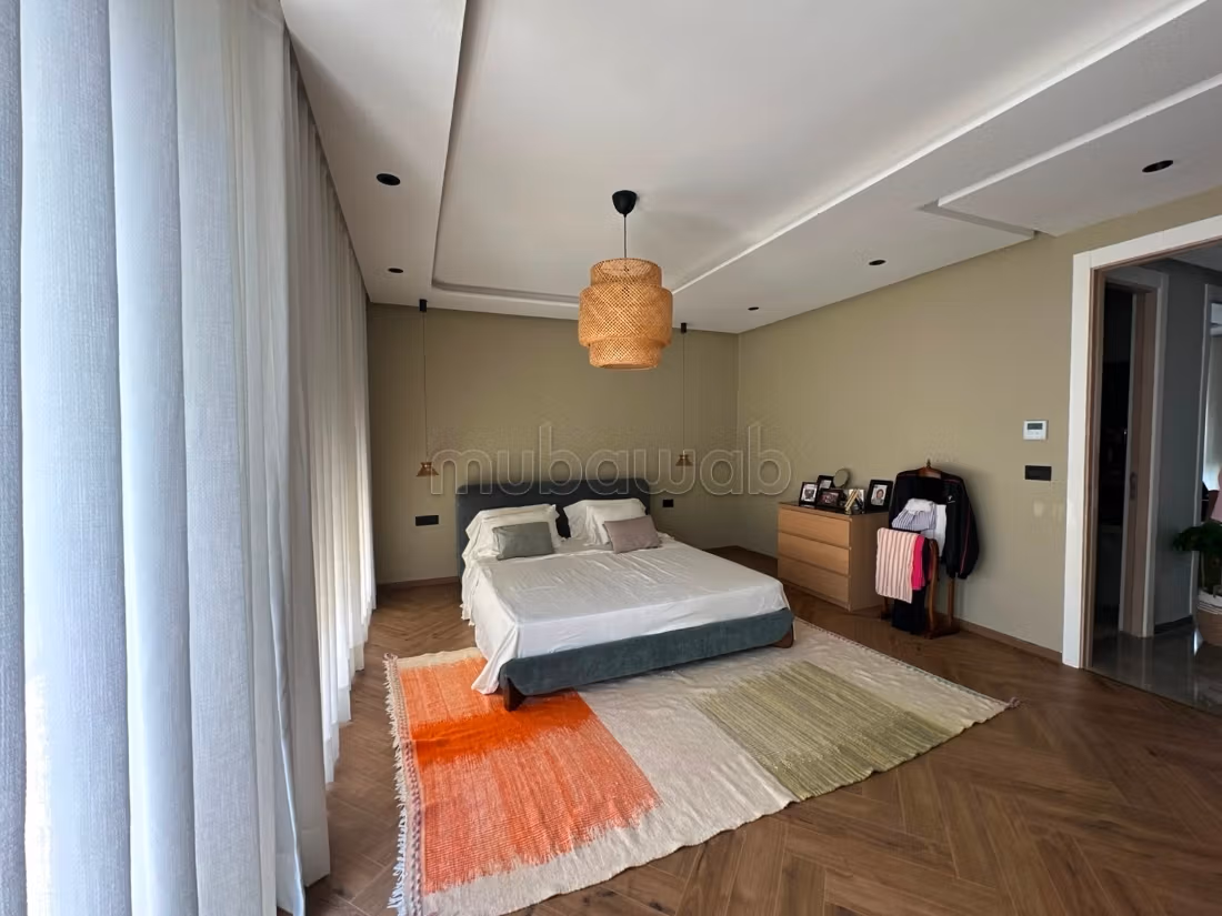 Magnificent villa for rent in Ain Diab Extension. 3 large rooms. Secured door and central heating
