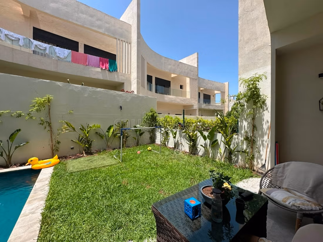 Magnificent villa for rent in Ain Diab Extension. 3 large rooms. Secured door and central heating