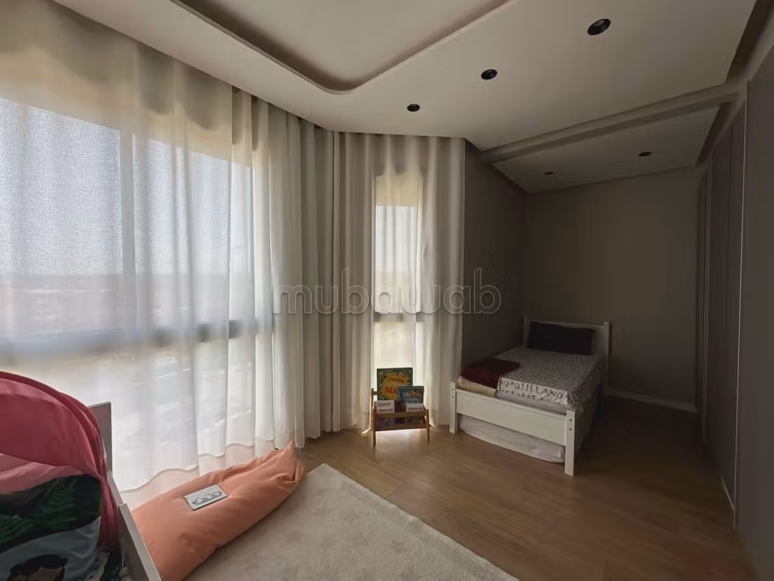 Magnificent villa for rent in Ain Diab Extension. 3 large rooms. Secured door and central heating