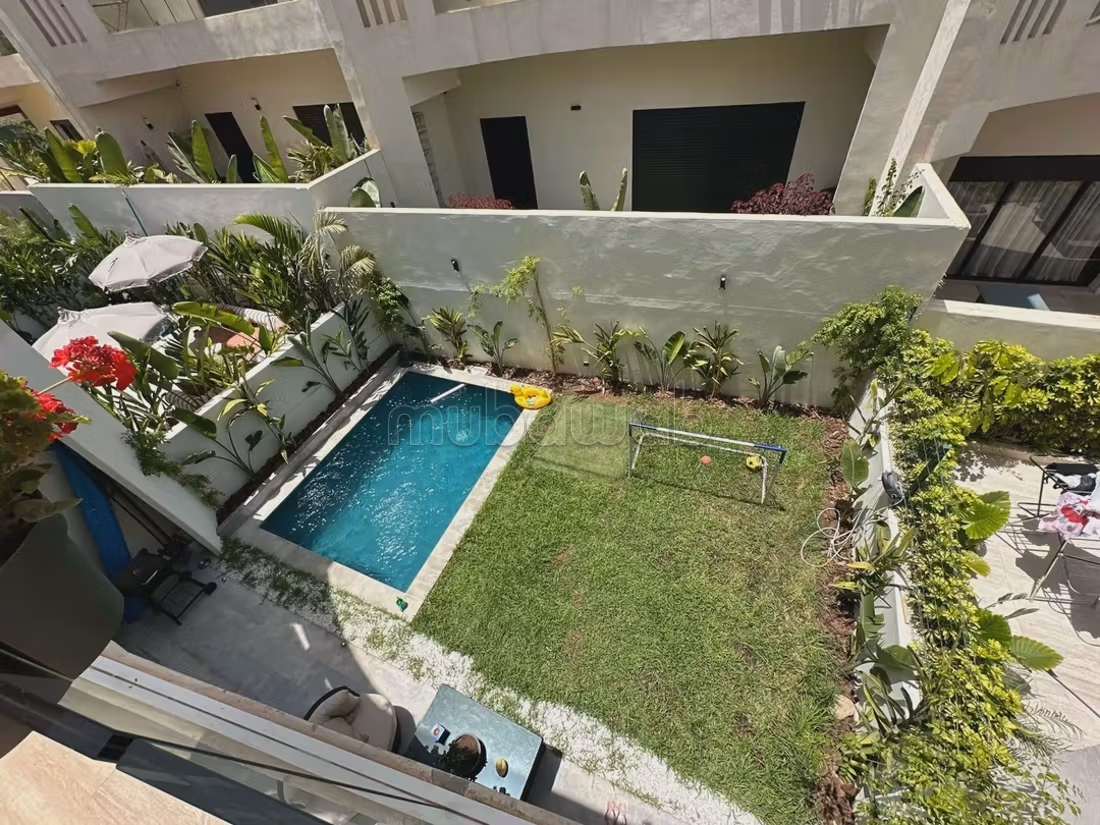 Magnificent villa for rent in Ain Diab Extension. 3 large rooms. Secured door and central heating