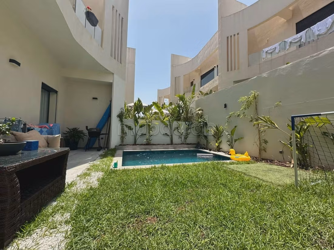 Magnificent villa for rent in Ain Diab Extension. 3 large rooms. Secured door and central heating