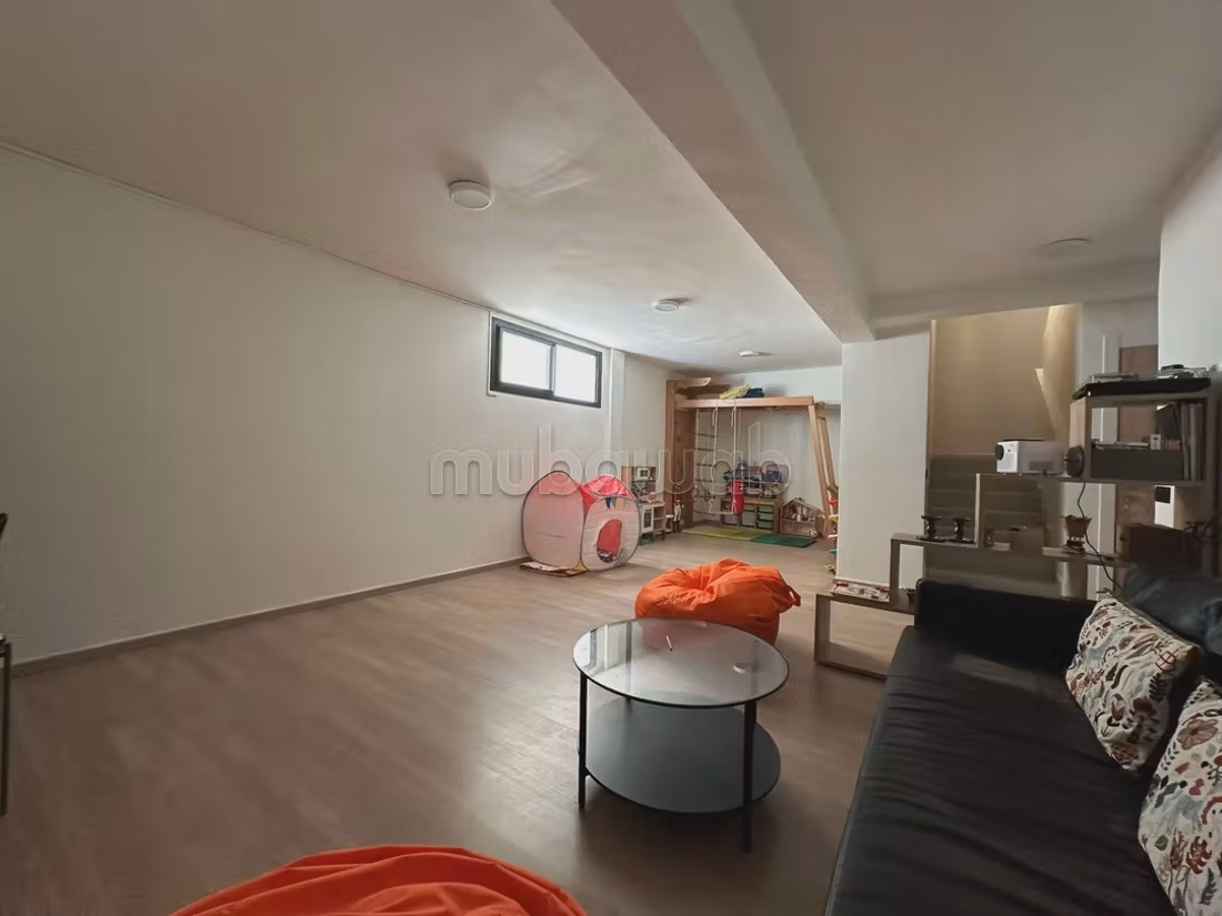 Magnificent villa for rent in Ain Diab Extension. 3 large rooms. Secured door and central heating