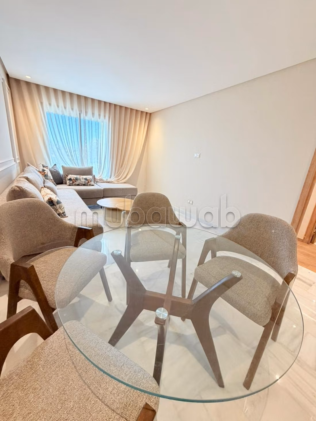 Très bel appartement en location à Tantonville.
Superficie 88 m².
Meublé — 3