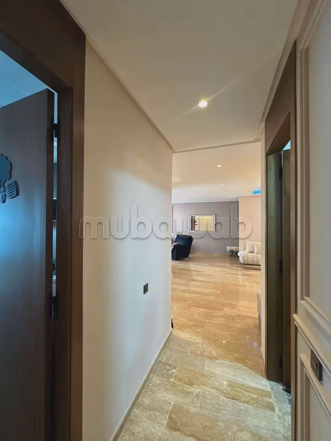 Appartement verkopen. 3 grote woonruimtes. Zolder