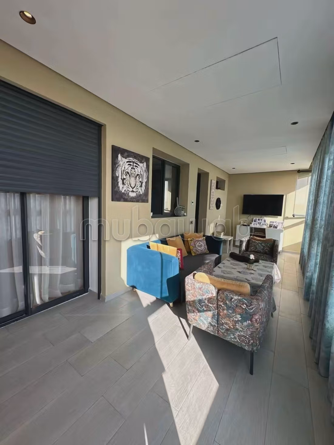 Appartement verkopen. 3 grote woonruimtes. Zolder
