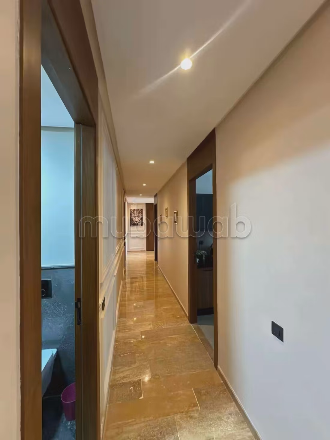 Appartement verkopen. 3 grote woonruimtes. Zolder