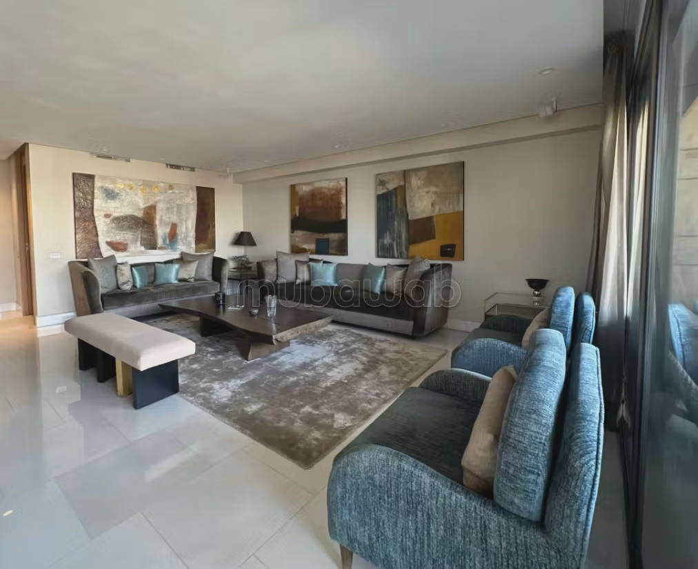 Apartment for sale in Triangle d'Or. Small area 241 m². With lift and terrace