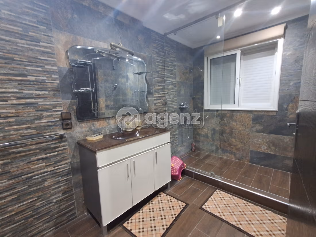 Appartement à louer 200 m², 3 chambres Les hôpitaux Casablanca