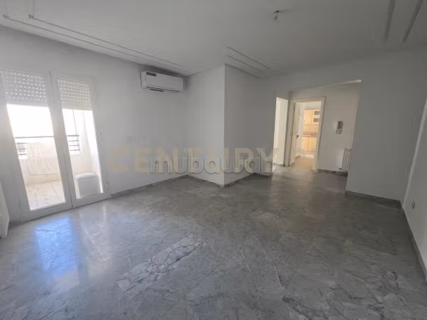 A vendre un appartement s2 à Laouina