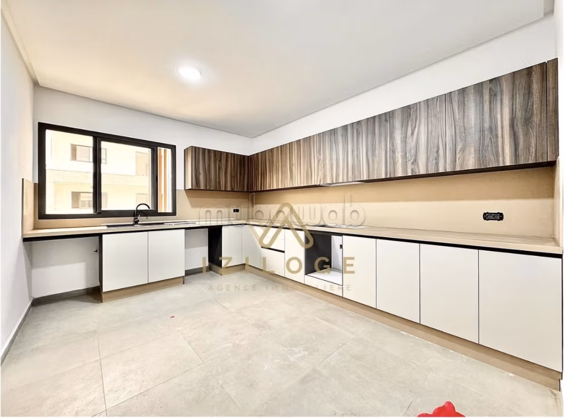 Très bel appartement en location à Ain Diab. 
4 chambres agréables — 2