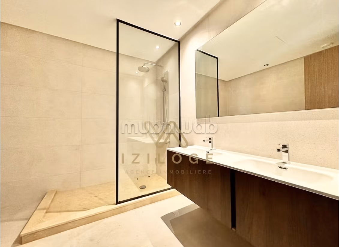 Très bel appartement en location à Ain Diab. 
4 chambres agréables — 3