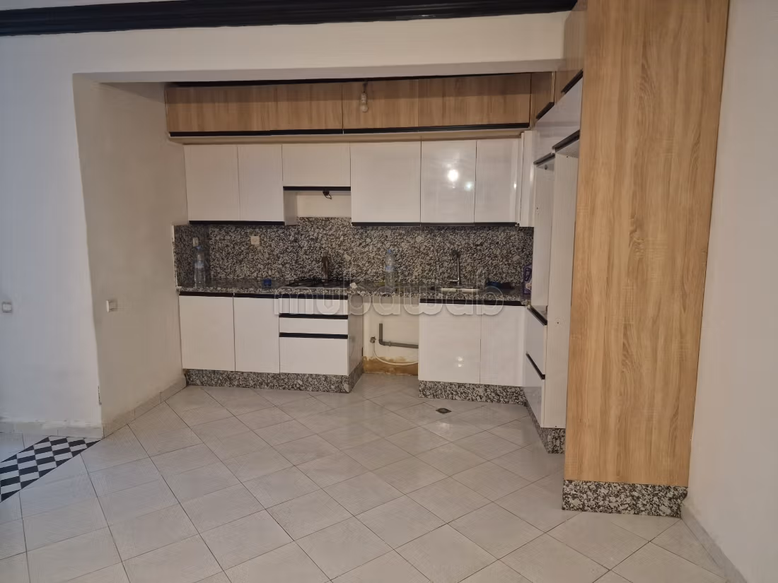 À louer Appartement Vide – Blv Mohamed el baqal, Guéliz — 4