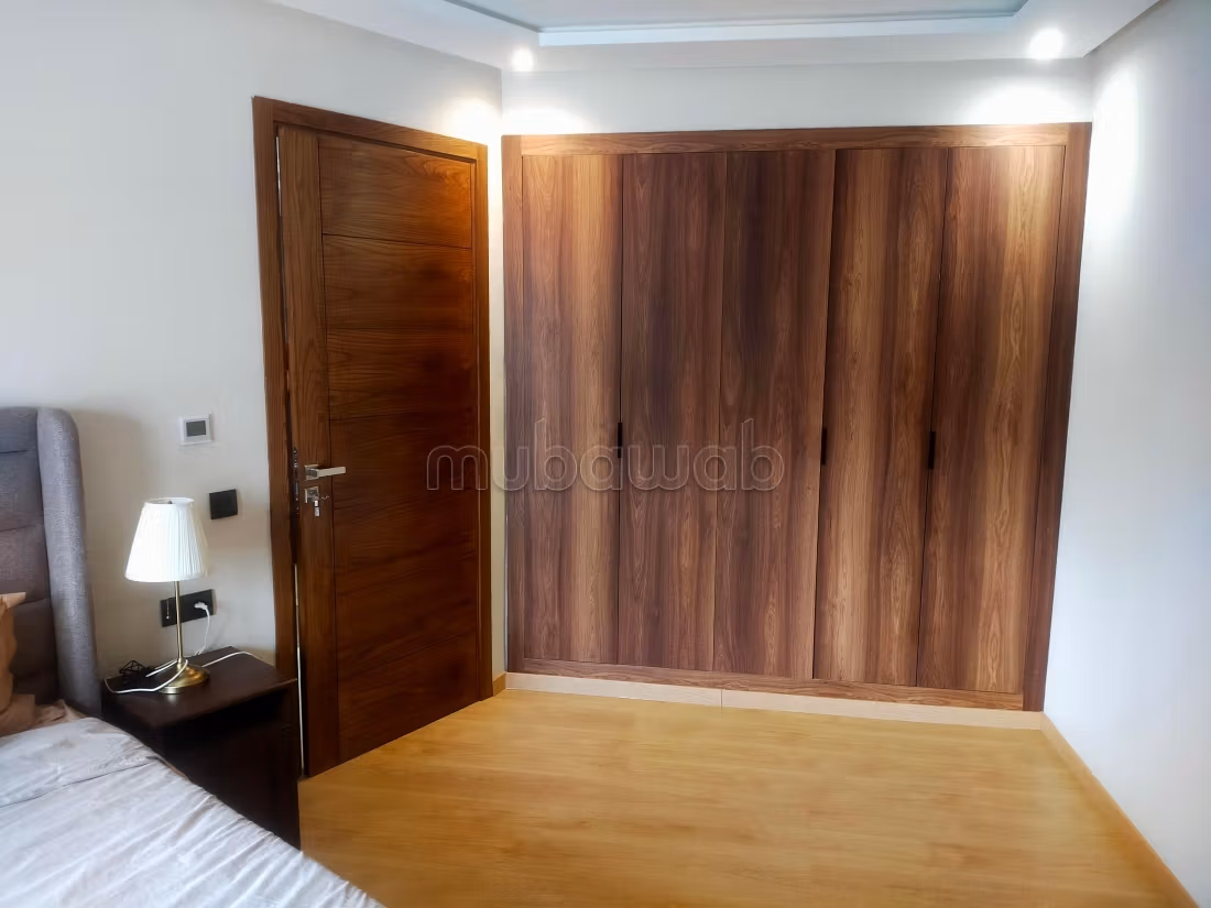 Bright studio near the CFC, separate kitchen