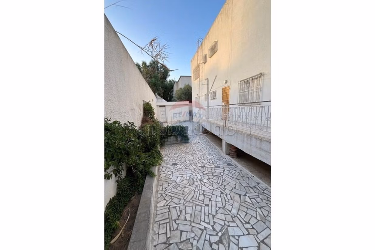 In Vendita Villa di 518 m² a El Manar 3