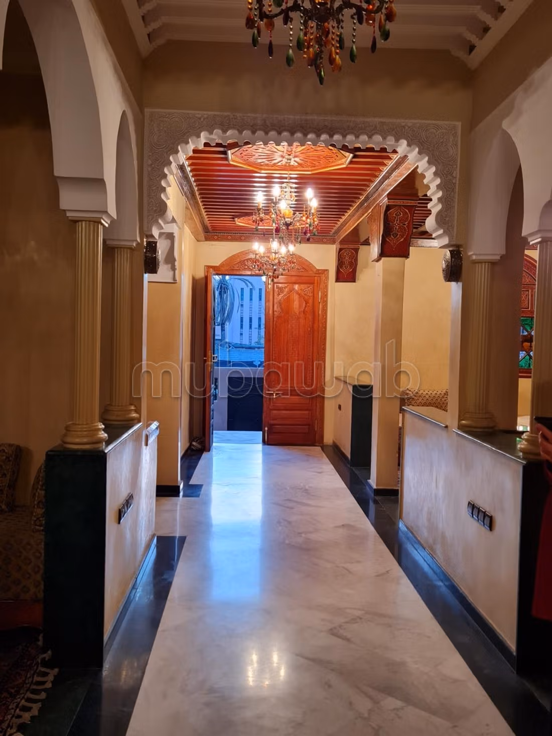 Villa hermosa en venta en Gueliz. El área es de 501 m². Ventanas de doble acristalamiento y calefacción central