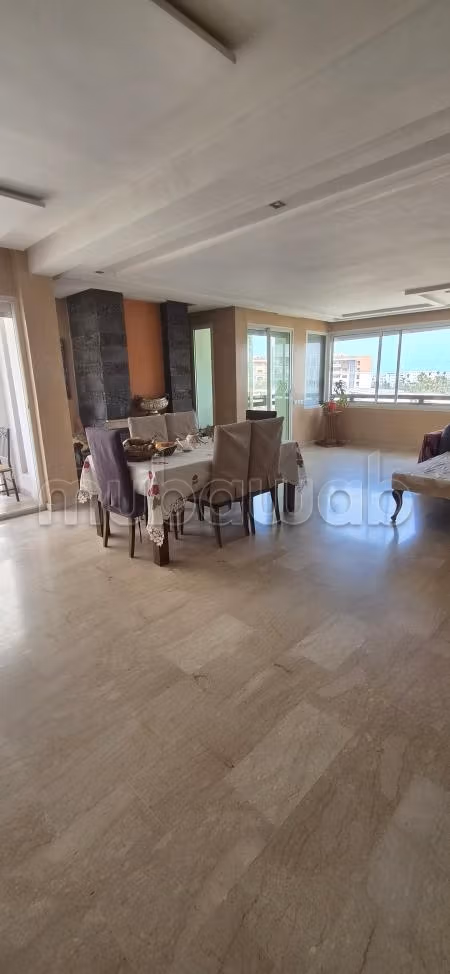 Apartamento en venta en Borgoña Oeste. Superficie total 155 m². Vista impresionante al mar, doble acristalamiento