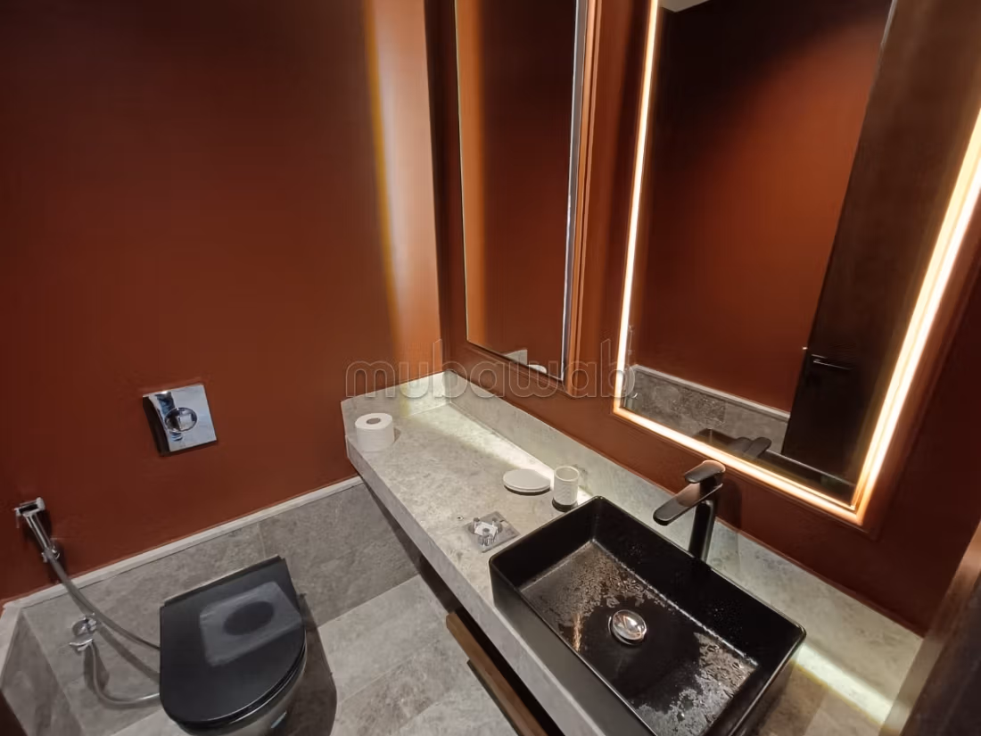 Large apartment, separate kitchen, close to CFC